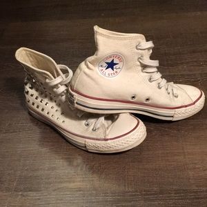*RARE*Cream high top studded converse lightly worn